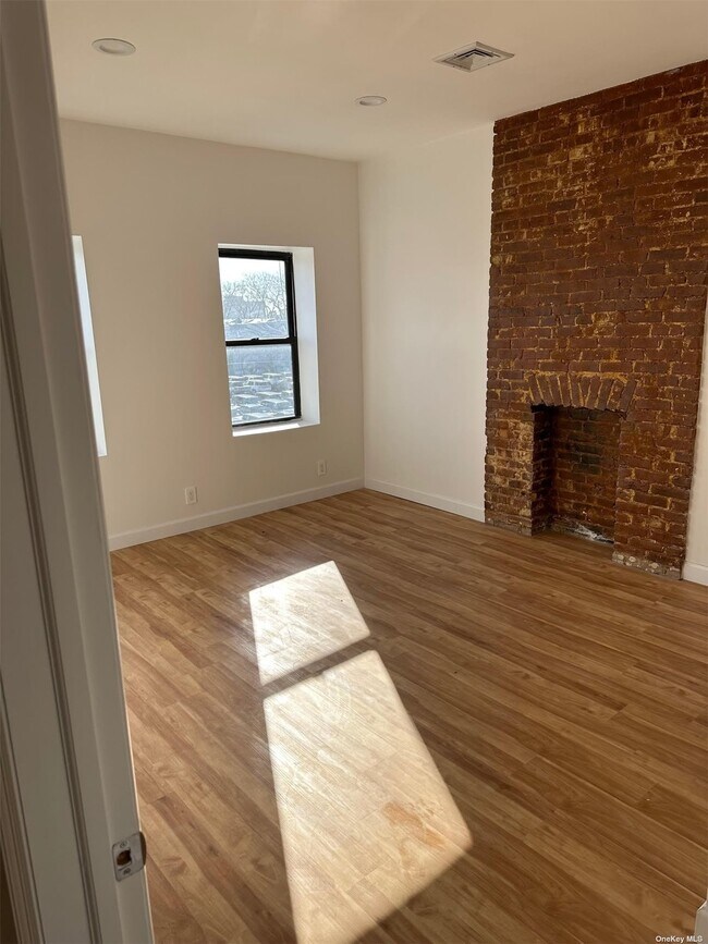 Foto del edificio - 959 Wyckoff Ave