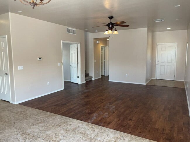 Foto del edificio - "Charming 4-Bed Home with 2.5 Baths in Tuc...