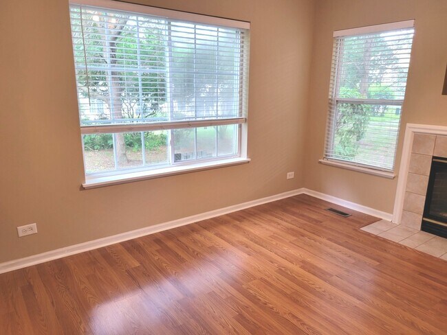 Building Photo - 371 Abington Woods Dr
