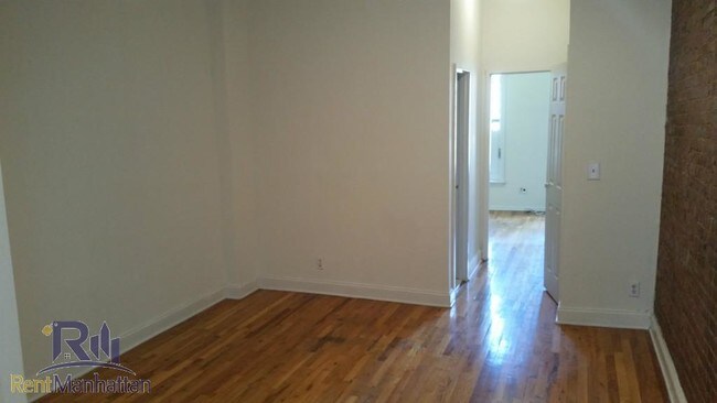 Building Photo - 327 E 92nd St