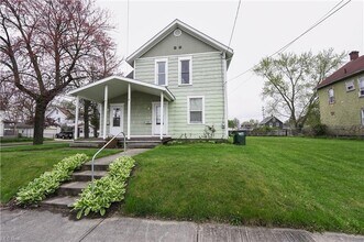 Building Photo - 554 Creedmore Ave