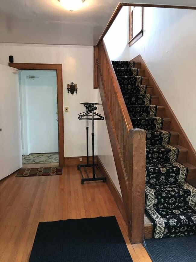 Building Photo - 204 Cornell St