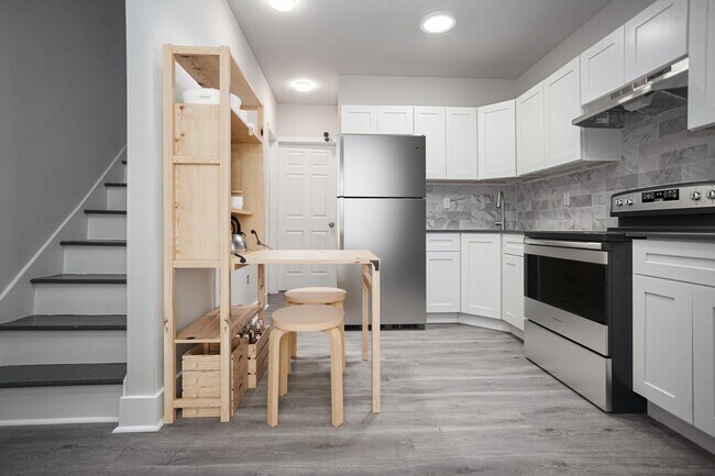 Building Photo - 6051 North Norwood Street, Unit 1