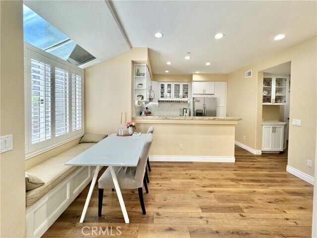 Building Photo - 63 Tierra Montanosa