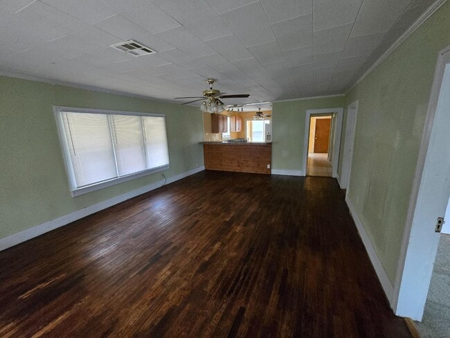 Building Photo - 221 E Lincoln Ave