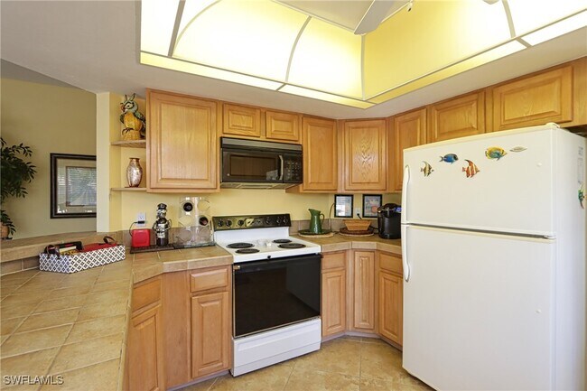 Building Photo - 26881 Wedgewood Dr