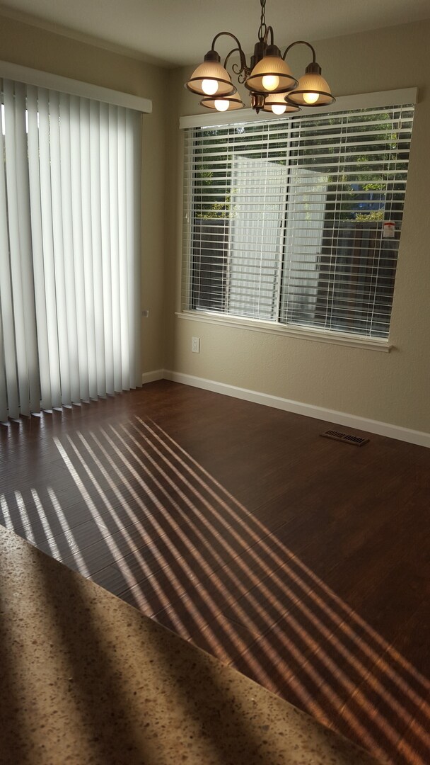 Building Photo - Dublin Silvergate, End Unit Townhome 3 Bed, 2.5 Bath, Dual Primary Suites, Community Pool!