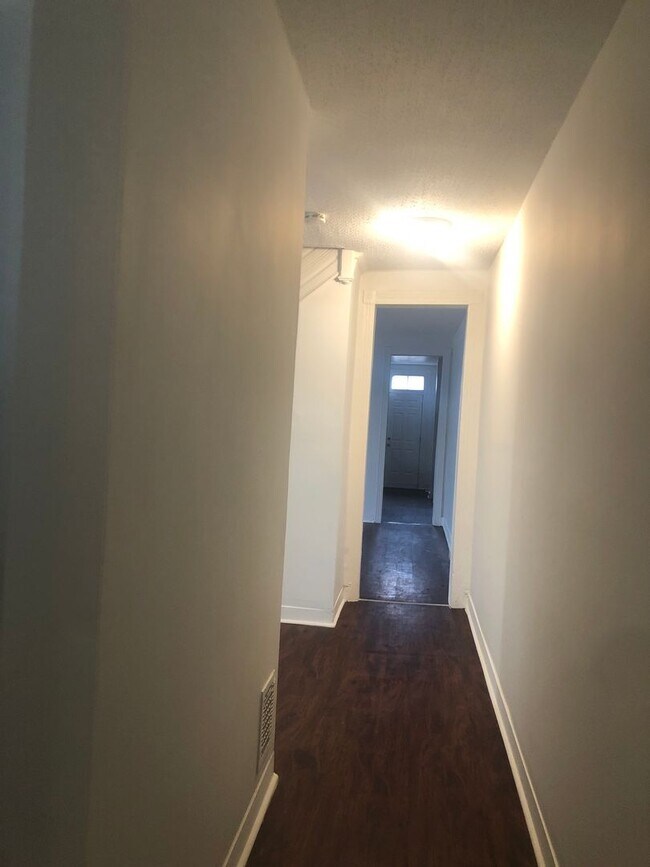 Building Photo - 3 Bedroom 1.5 Bathroom In Baltimore City