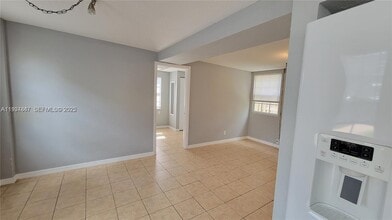 Building Photo - 306 Hawthorne Dr