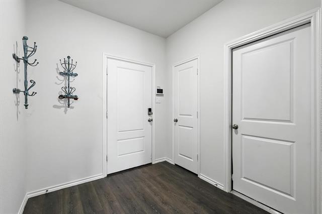 Building Photo - 11112 W Pond Dr