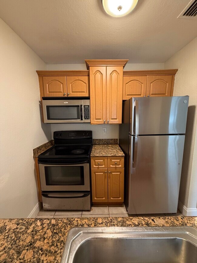 Building Photo - 6043 10th Ave N