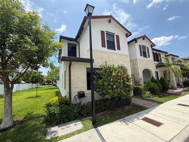 Foto del edificio - 10623 West 33rd Ct
