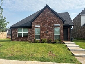 Building Photo - 3101 SW Lovely Ln
