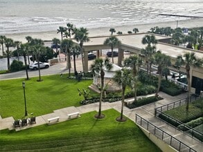 Building Photo - 5220 Seawall Blvd