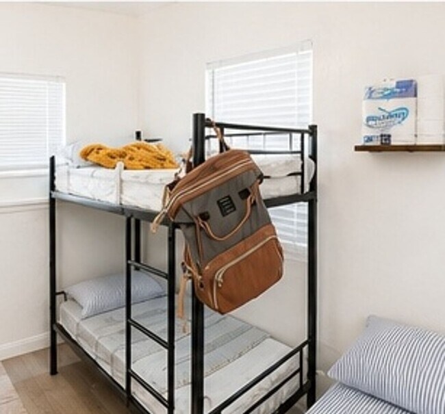 Foto del edificio - 2 Bedroom Duplex & Studio for Rent