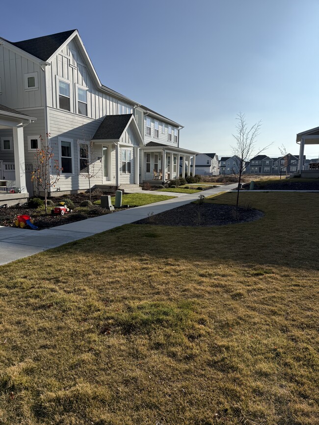 Foto del edificio - 6863 W Meadow Grass Dr