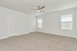 Building Photo - 7019 Parkford Meadow Dr