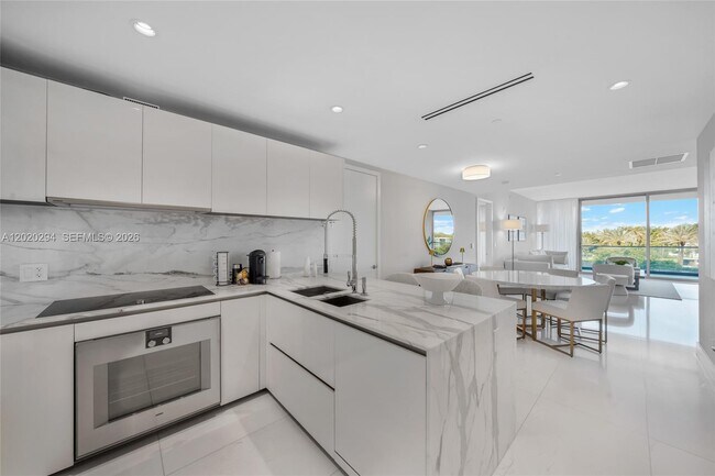 Foto del edificio - 10201 Collins Ave