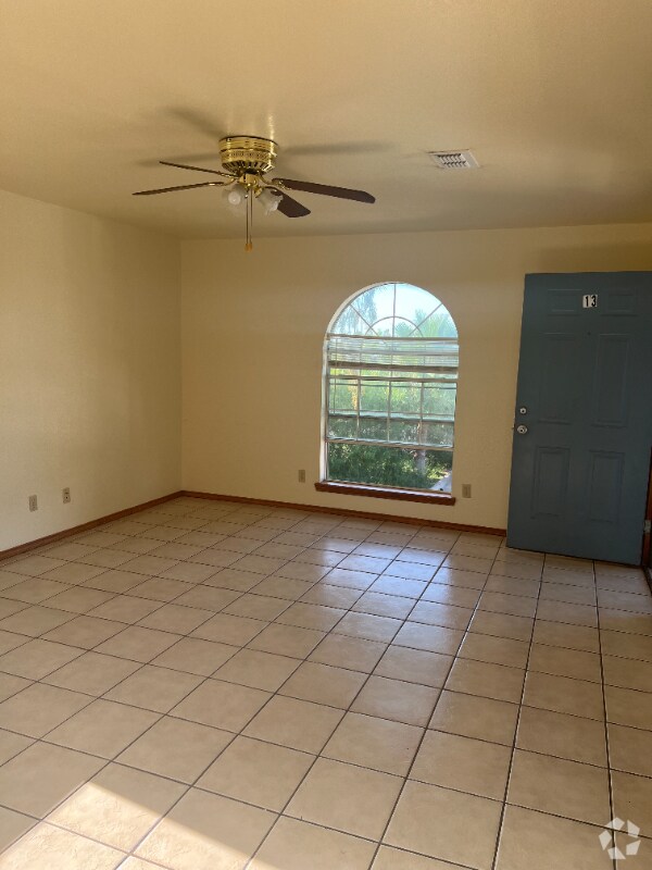 Building Photo - 1000 Wild Rose Ln