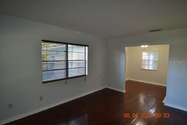 Foto del edificio - 2801 Sanders Dr