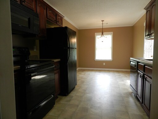 Building Photo - 18472 Thoroughbred Dr