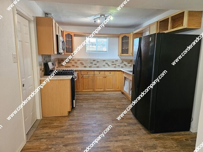 Building Photo - Nice 3 Bedroom, 2 Bathroom and 1,120 Sq Ft...