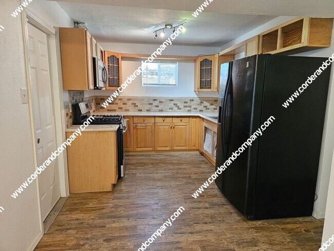 Foto del edificio - Nice 3 Bedroom, 2 Bathroom and 1,120 Sq Ft. Home Great Location in NE Heights.