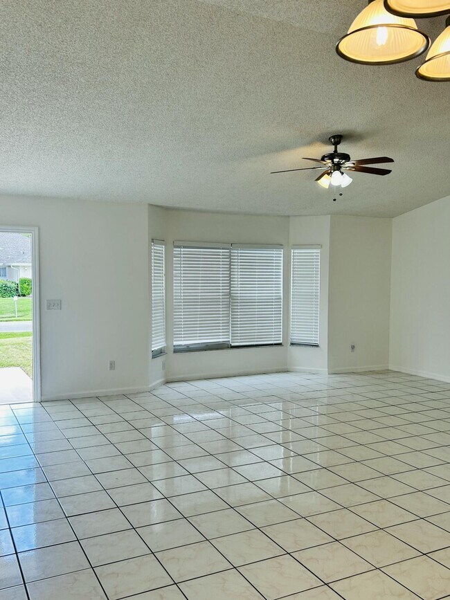 Foto del edificio - 367 SW Donna Terrace