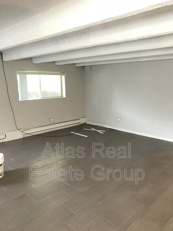 Building Photo - 137 W Broadmoor Dr
