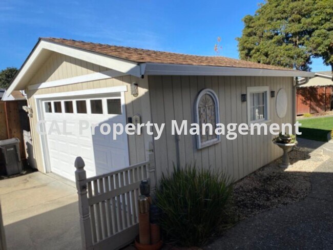 Building Photo - Unique 4 bed/ 3.5 Bath Home in South Salin...