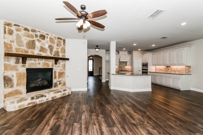 Foto del edificio - 924 Honey Locust Dr