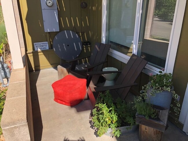 Photo - Lovely NOBO Townhouse in Desirable Holiday...