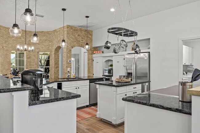 Foto del edificio - 1782 Clydesdale Ave