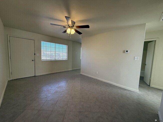 Foto del edificio - 255 E 23rd St