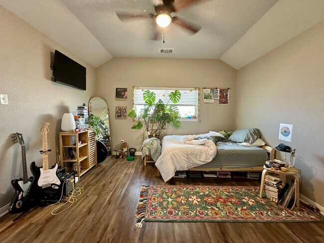 Foto del edificio - Spacious 4-Bed, 4.5-Bath Home in the Heart of the Baylor Bubble!