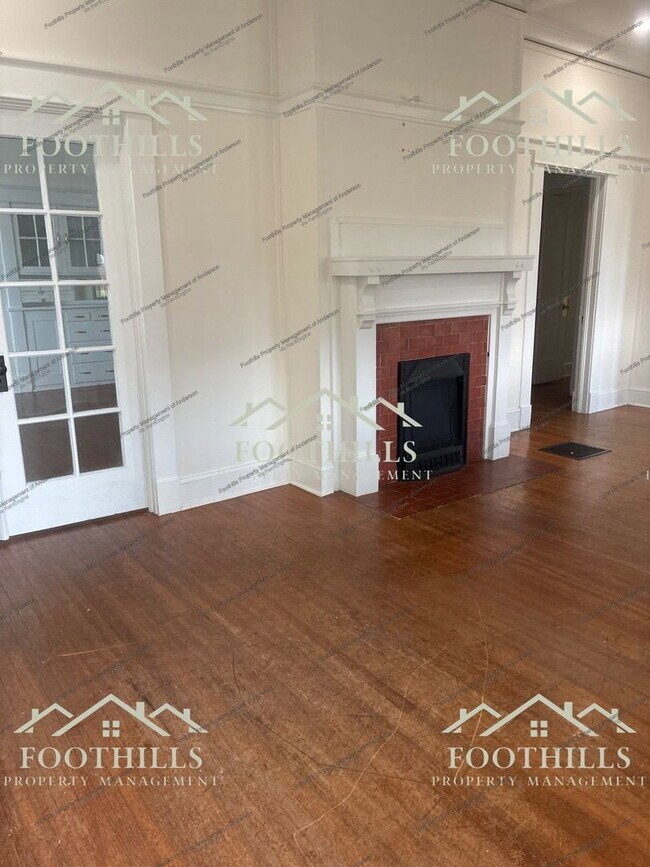 Foto del edificio - 306 E Calhoun St