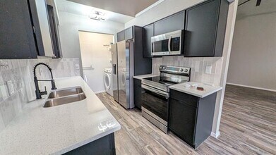 Building Photo - 1122 Millview Dr