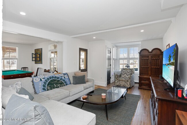 Foto del edificio - 64 Asbury Ave