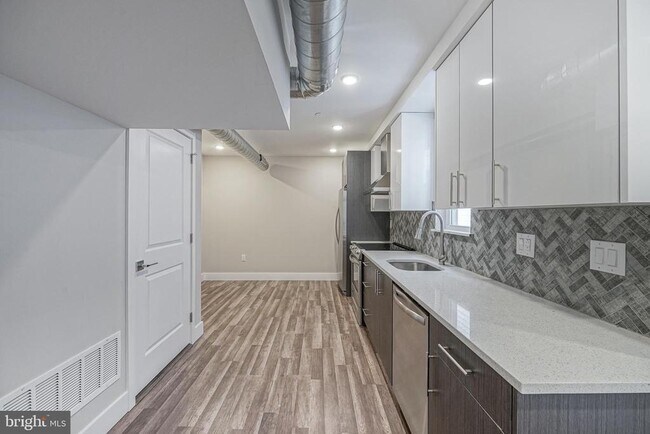Foto del edificio - 1070 N Front St