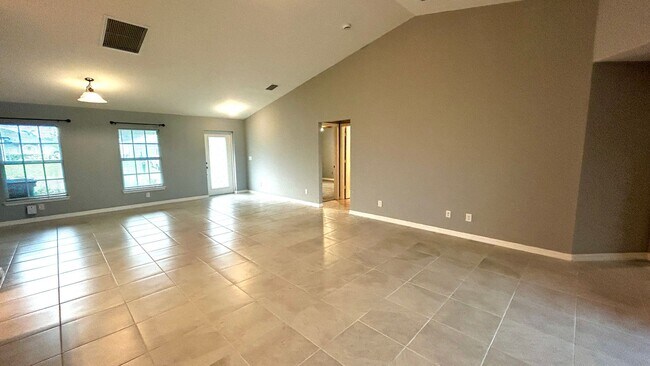 Building Photo - 4 Bedroom 2 Bathroom 2 Car Garage Home - NW Cape Coral - Available Mid April