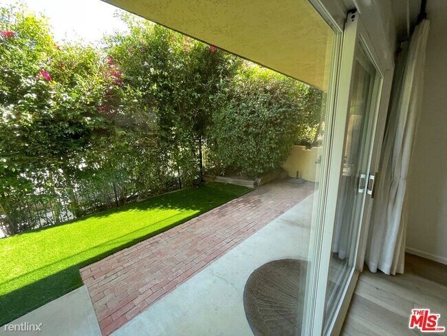 Building Photo - 2 br, 2 bath House - 3855 Rambla Pacifico ...