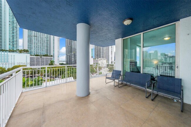 Foto del edificio - 275 NE 18th St