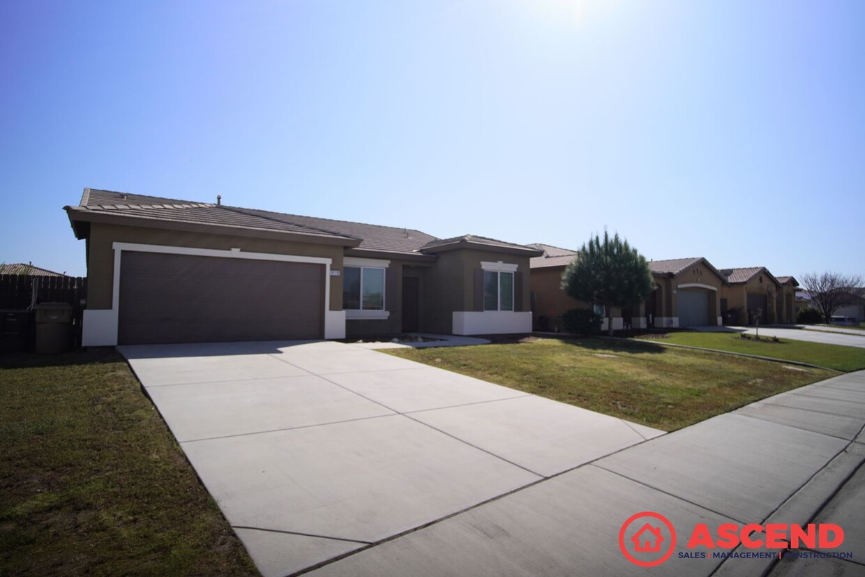 Primary Photo - Amazing Home Located in South Bakersfield!