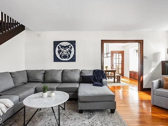 Sala de estar en 4643 Rookwood Avenue - 4643 Rookwood Ave