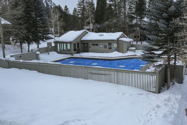 Building Photo - 2 bed/2bath!  Keystone!  Community Pool an...