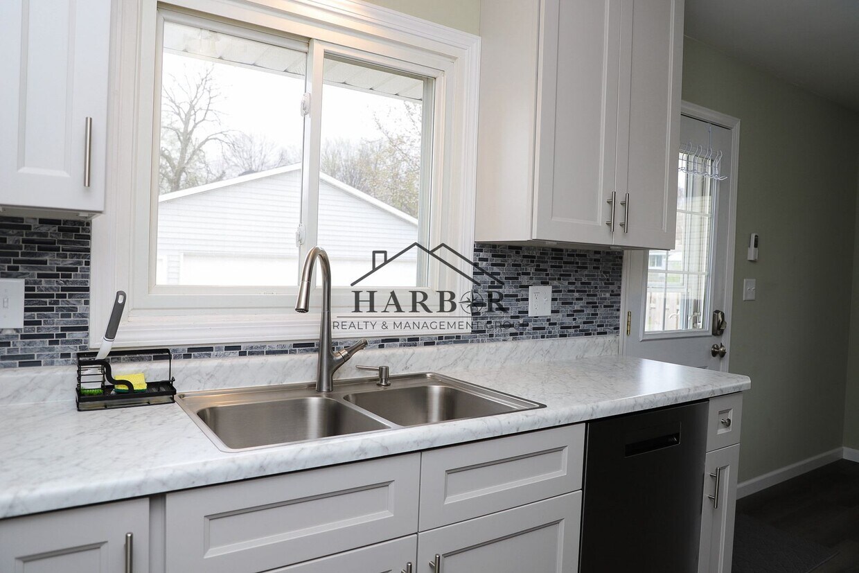 Primary Photo - Single Family Home in SE Rochester Availab...