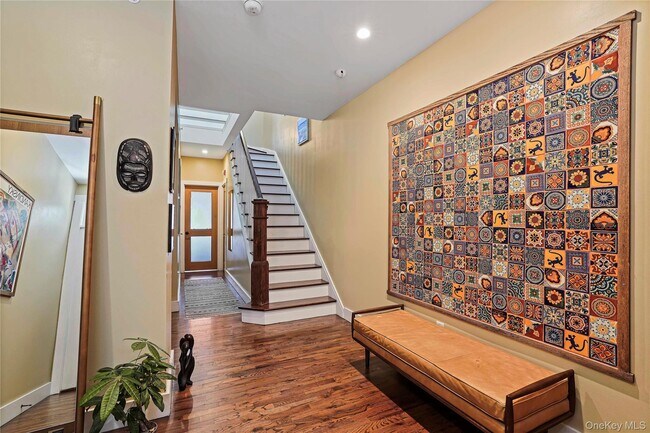 Foto del edificio - 493 Warburton Ave