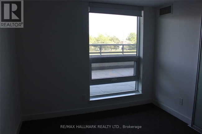 Building Photo - 120-120 Varna Dr