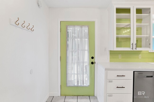 Building Photo - 208 E 22nd Ave