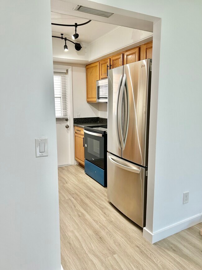 Building Photo - 2431 SW 82nd Ave